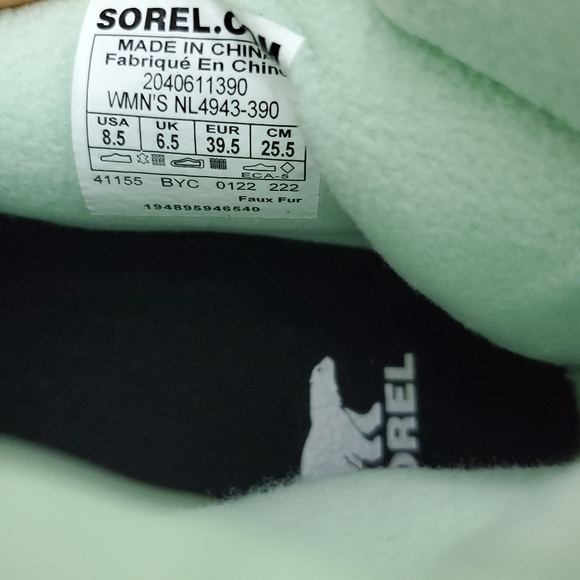 NWT Sorel Out N About III Puffy Zip-Up Ankle Boots - Picture 3 of 10